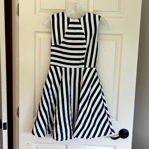 KATE SPADE Saturday Dress 00 black and white stripe with pockets. Worn one time